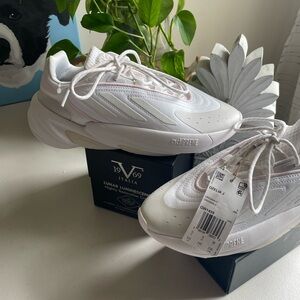 Adidas Ozelia J. in SZ 5.5 NWOB light pink and white